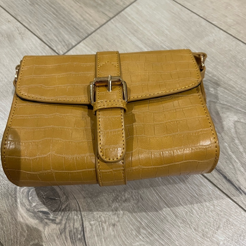 New without tags, small yellow Crocodile-Pattern Crossbody Bag